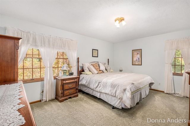 8687 N Division Avenue, Sparta, MI 49345