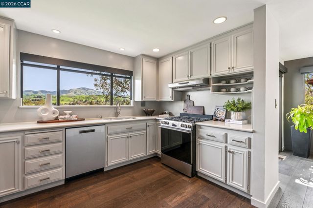 154 Rudgear Drive, Walnut Creek, CA 94596