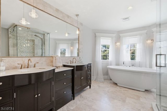 28 Woodshire Ter, Montville Twp., NJ 07082