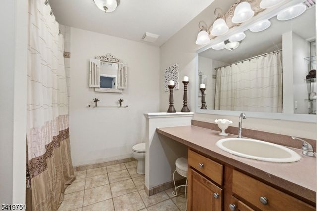 28 Woodshire Ter, Montville Twp., NJ 07082