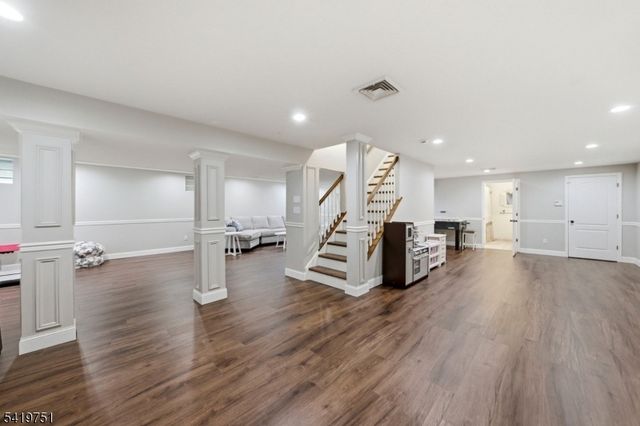 28 Woodshire Ter, Montville Twp., NJ 07082