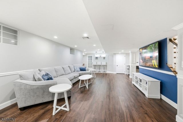 28 Woodshire Ter, Montville Twp., NJ 07082