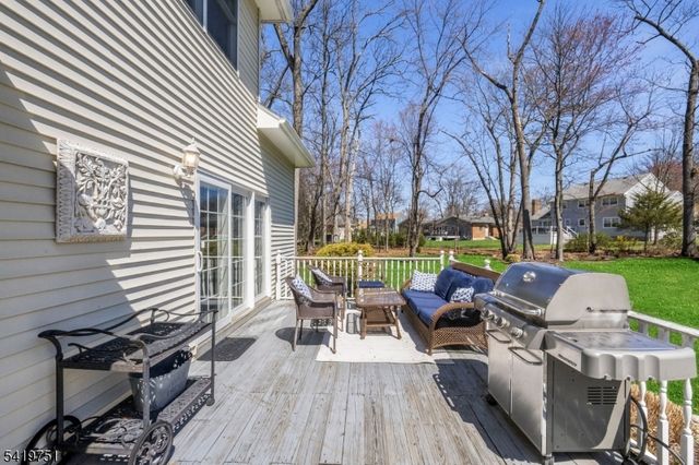 28 Woodshire Ter, Montville Twp., NJ 07082