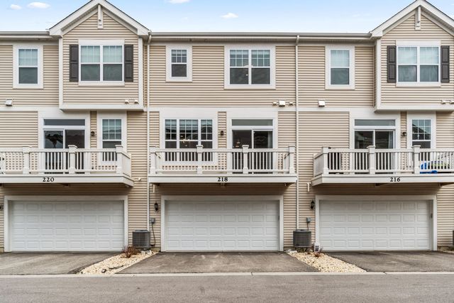 218 Timberleaf Circle, Roselle, IL 60172
