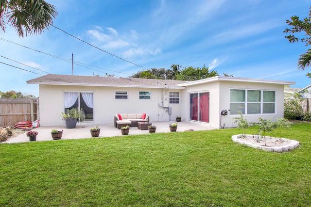 19185 SE Homewood Avenue, Jupiter, FL 33469