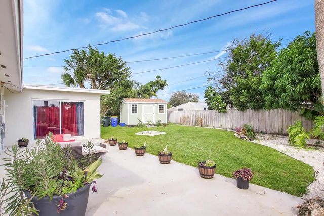 19185 SE Homewood Avenue, Jupiter, FL 33469