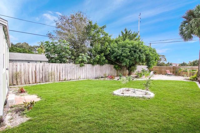 19185 SE Homewood Avenue, Jupiter, FL 33469