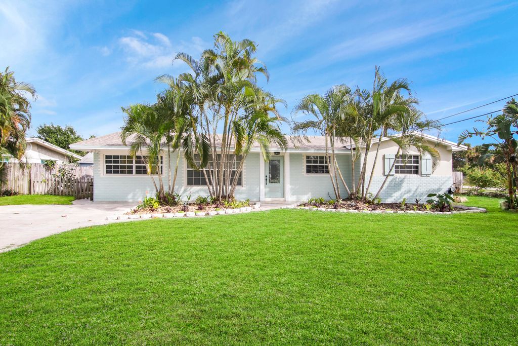 19185 SE Homewood Avenue, Jupiter, FL 33469