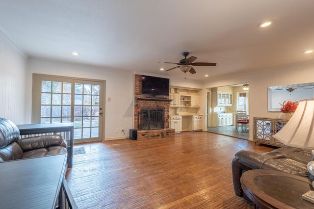 10042 Edgecove Drive, Dallas, TX 75238