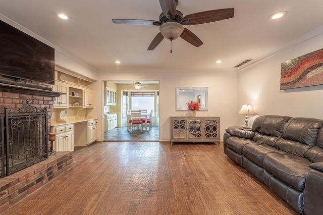 10042 Edgecove Drive, Dallas, TX 75238