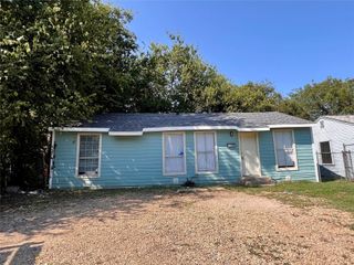 2028 Eva Street, Grand Prairie, TX 75051