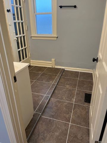 8153 S Exchange Avenue, Chicago, IL 60617