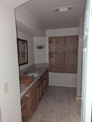 1729 W Spruce Avenue, Fresno, CA 93711
