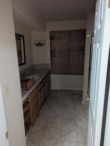 1729 W Spruce Avenue, Fresno, CA 93711