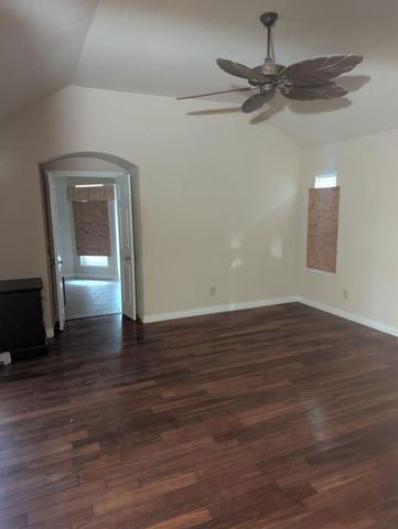 1729 W Spruce Avenue, Fresno, CA 93711