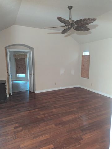 1729 W Spruce Avenue, Fresno, CA 93711