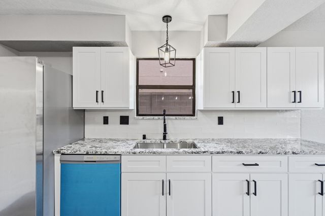 7628 Oakland Avenue NE, Albuquerque, NM 87122