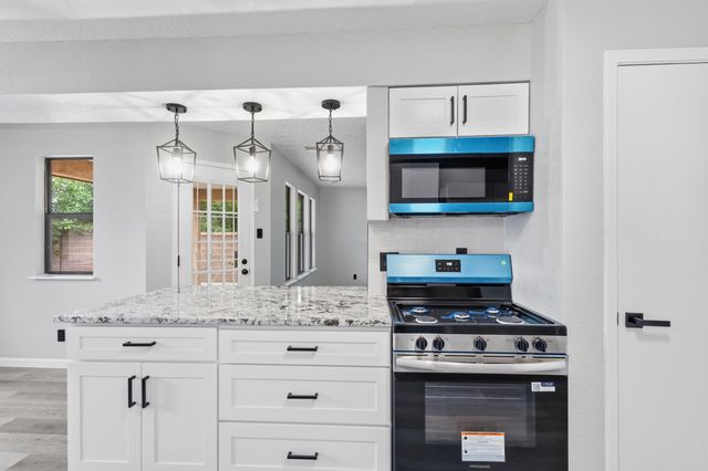 7628 Oakland Avenue NE, Albuquerque, NM 87122