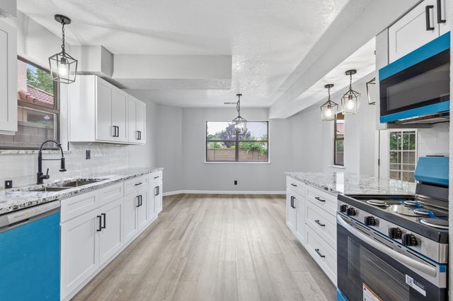 7628 Oakland Avenue NE, Albuquerque, NM 87122