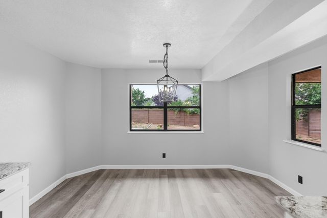 7628 Oakland Avenue NE, Albuquerque, NM 87122