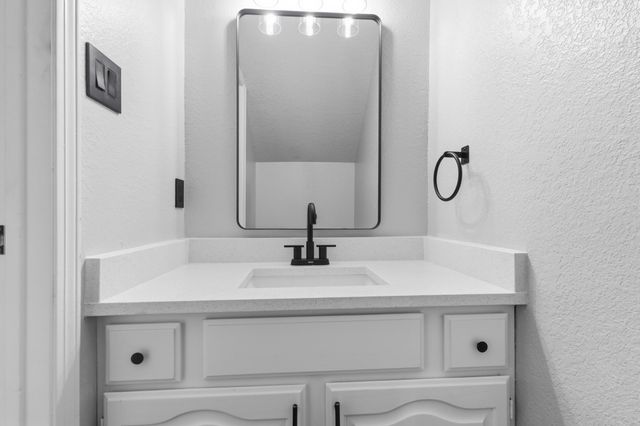 7628 Oakland Avenue NE, Albuquerque, NM 87122