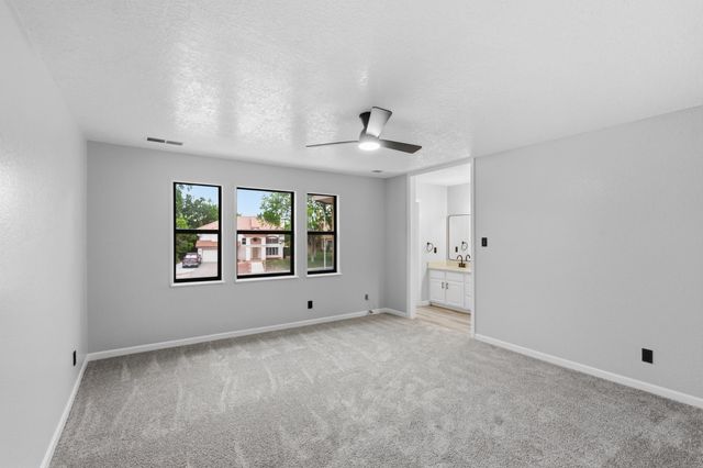 7628 Oakland Avenue NE, Albuquerque, NM 87122