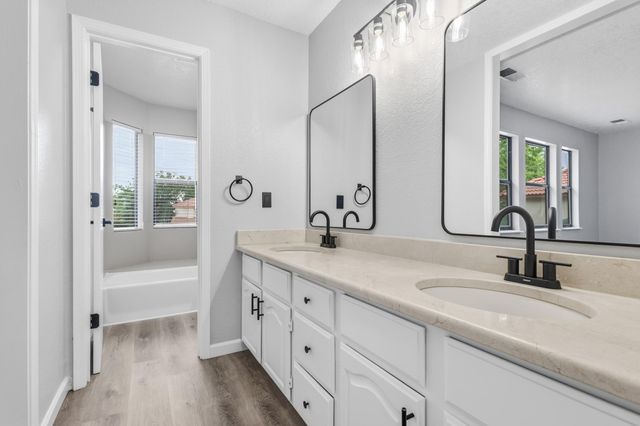 7628 Oakland Avenue NE, Albuquerque, NM 87122