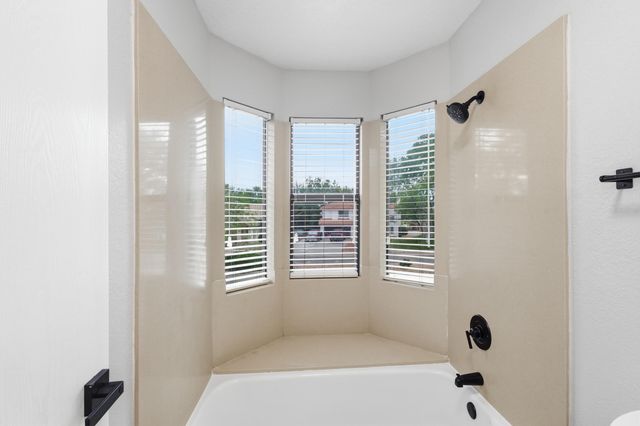 7628 Oakland Avenue NE, Albuquerque, NM 87122