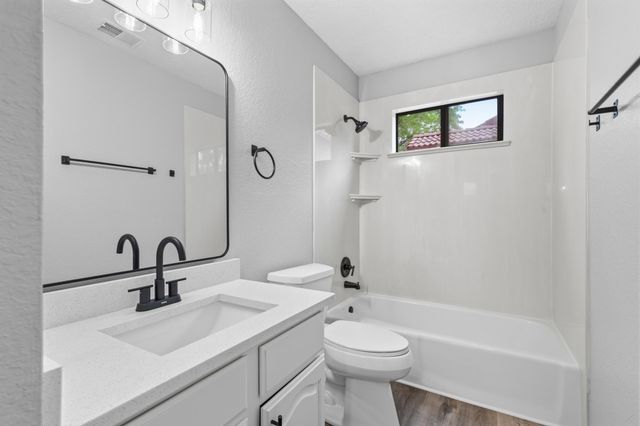 7628 Oakland Avenue NE, Albuquerque, NM 87122