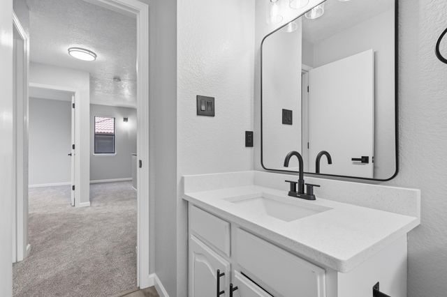 7628 Oakland Avenue NE, Albuquerque, NM 87122