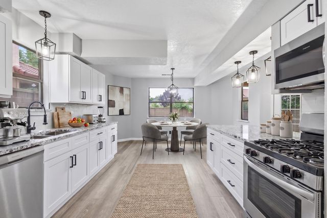 7628 Oakland Avenue NE, Albuquerque, NM 87122