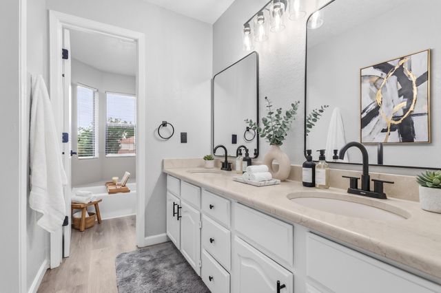 7628 Oakland Avenue NE, Albuquerque, NM 87122