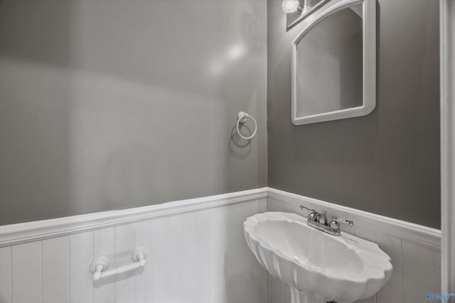 2011 Shady Grove Lane, Decatur, AL 35603