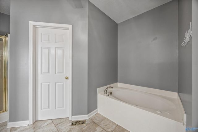 2011 Shady Grove Lane, Decatur, AL 35603