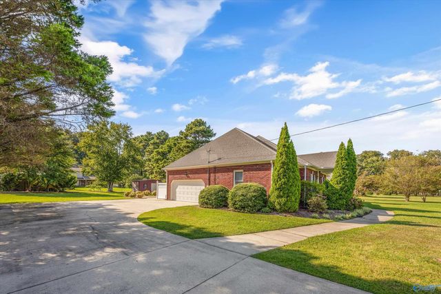 2011 Shady Grove Lane, Decatur, AL 35603