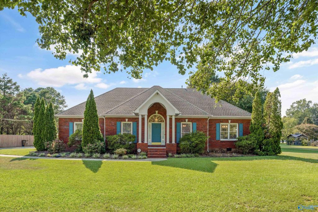 2011 Shady Grove Lane, Decatur, AL 35603