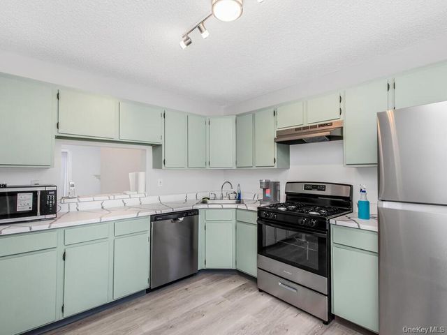 31 Winchester Avenue, Peekskill, NY 10566