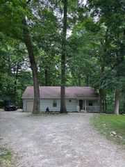 8255 Center Lake Road, Nineveh, IN 46164