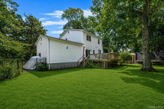 138 Holiday Boulevard, Center Moriches, NY 11934