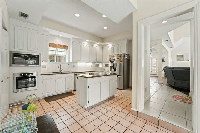 9420 Blue Jay Way, Irving, TX 75063