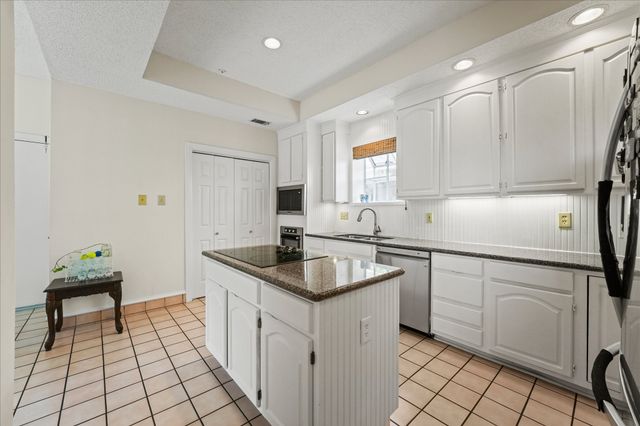 9420 Blue Jay Way, Irving, TX 75063