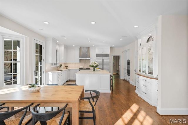 12 Ladue Manor, Ladue, MO 63124