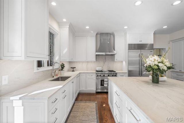 12 Ladue Manor, Ladue, MO 63124