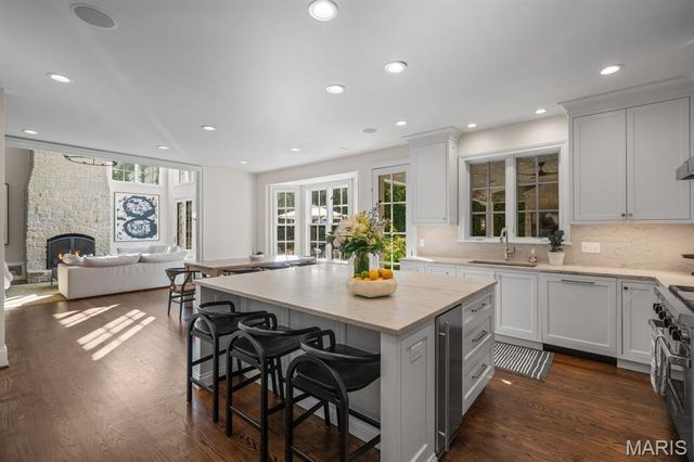 12 Ladue Manor, Ladue, MO 63124