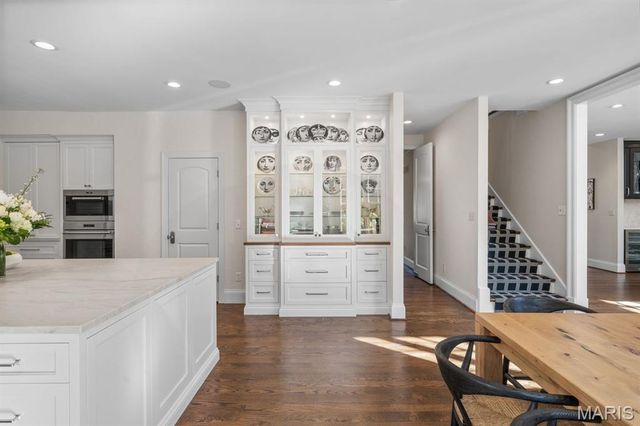 12 Ladue Manor, Ladue, MO 63124