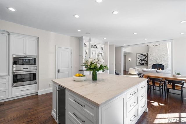 12 Ladue Manor, Ladue, MO 63124