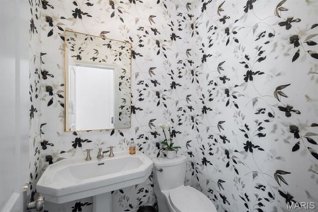 12 Ladue Manor, Ladue, MO 63124