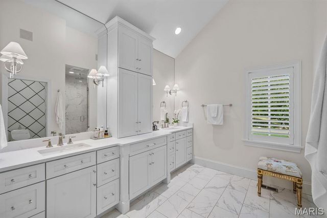 12 Ladue Manor, Ladue, MO 63124