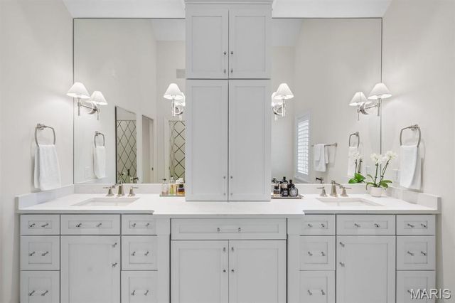 12 Ladue Manor, Ladue, MO 63124