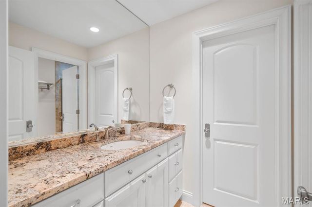 12 Ladue Manor, Ladue, MO 63124